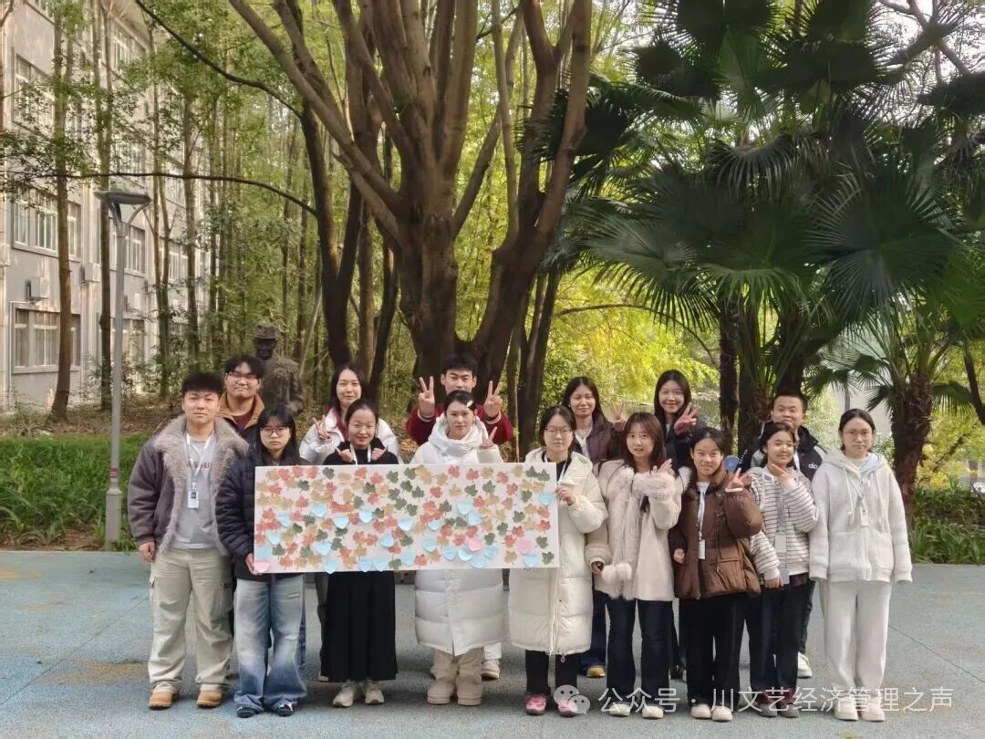 梧桐叶落 秋意留痕 梧桐叶落 秋意留痕